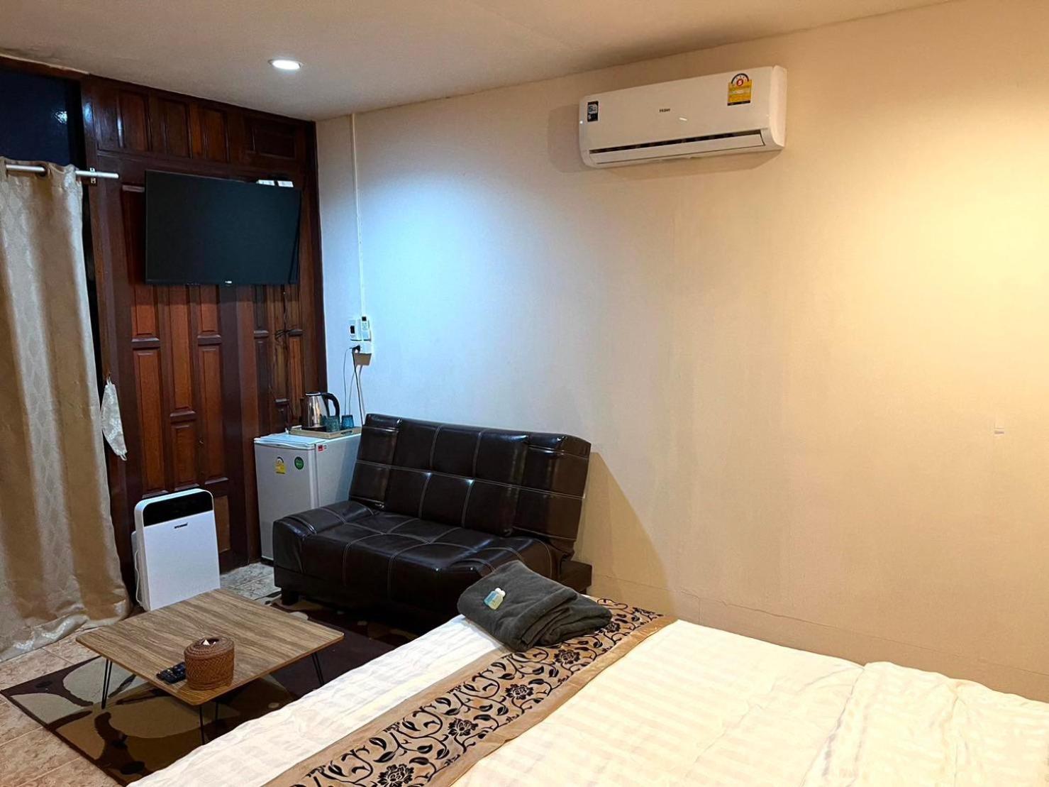 Binlar Guesthouse Ayutthaya Eksteriør billede