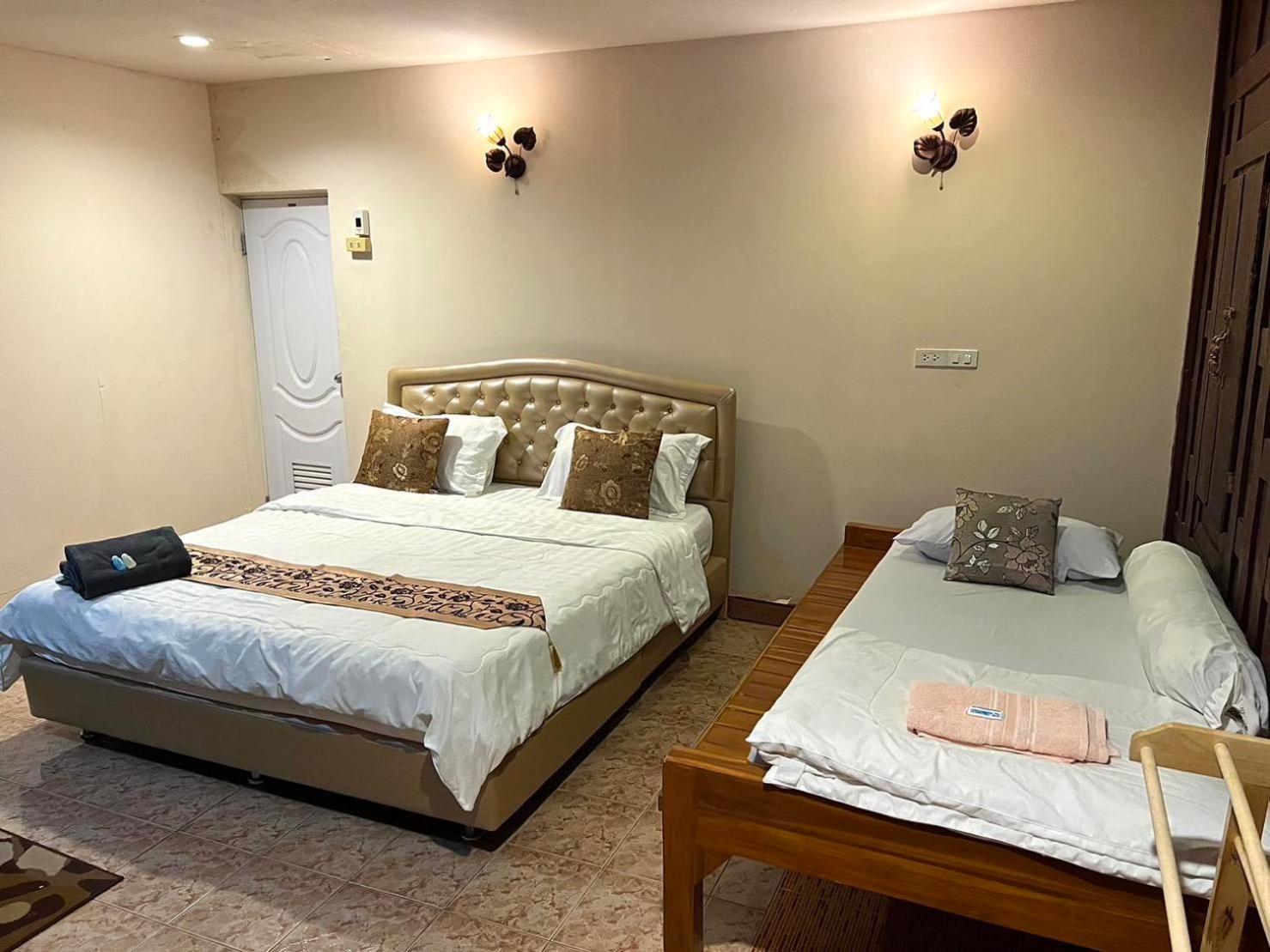 Binlar Guesthouse Ayutthaya Eksteriør billede