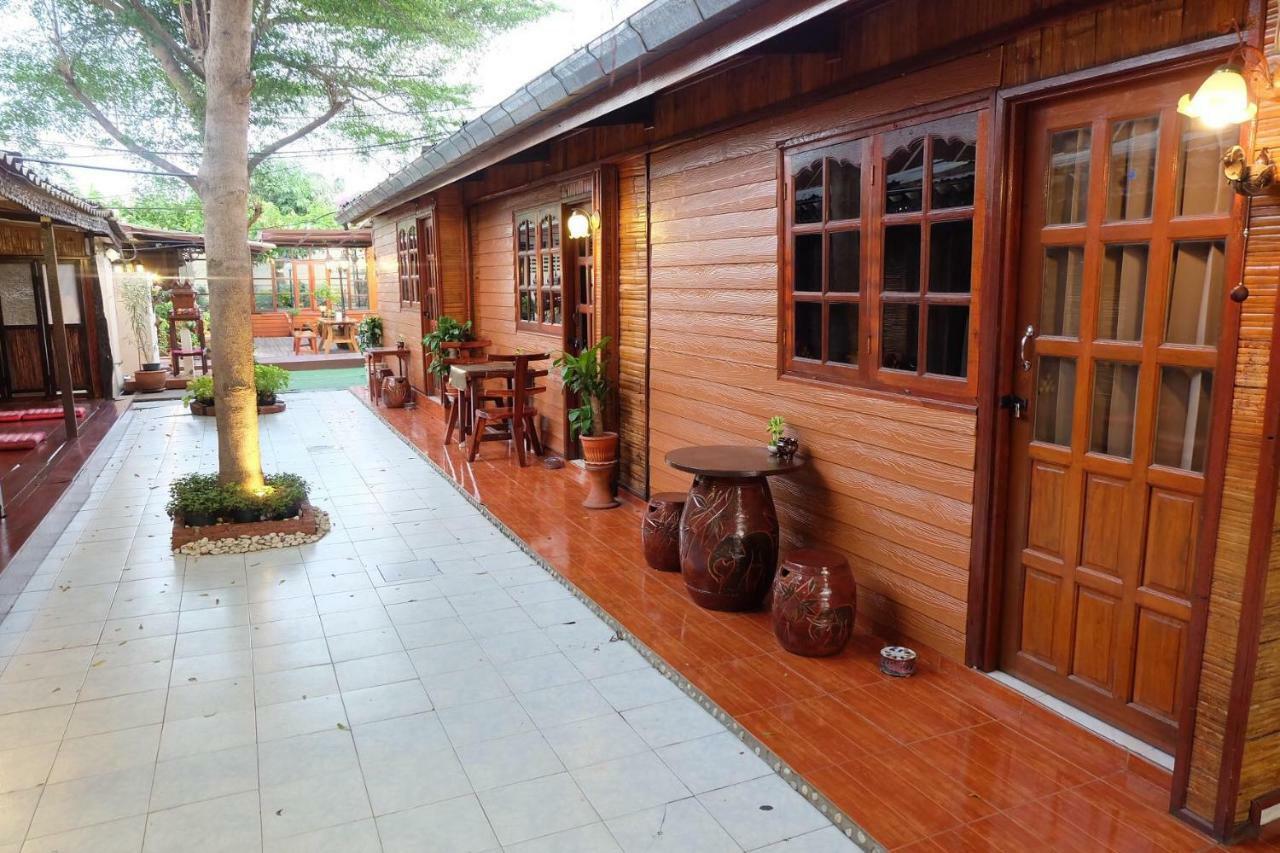 Binlar Guesthouse Ayutthaya Eksteriør billede