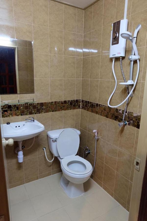 Binlar Guesthouse Ayutthaya Eksteriør billede